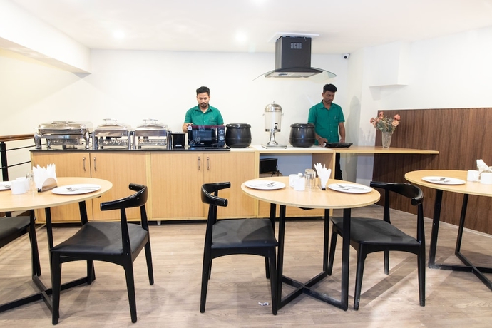 Imagen del bar/restaurante del Hotel Sanctum Suites Richmond Road Bangalore. Foto 4