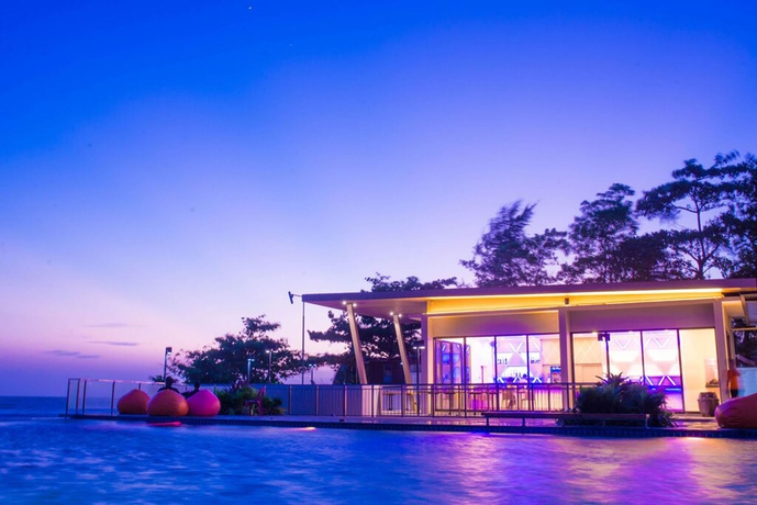 Imagen de la piscina del Hotel Sand Dunes Chaolao Beach Resort. Foto 15