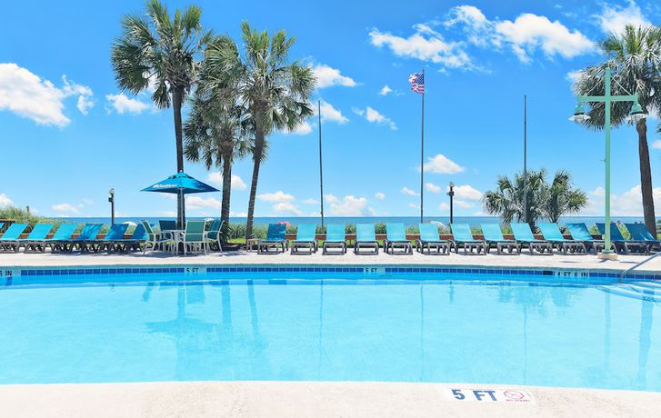 Imagen de la piscina del Hotel Sand Dunes Tower Suites and Villas. Foto 19