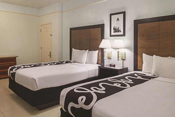 Imagen de la habitación del Hotel Sand Rose Beach Resort. Foto 2