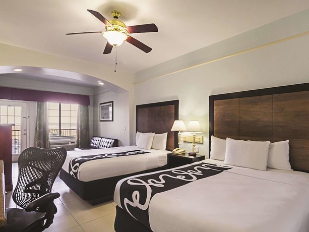 Imagen de la habitación del Hotel Sand Rose Beach Resort. Foto 3