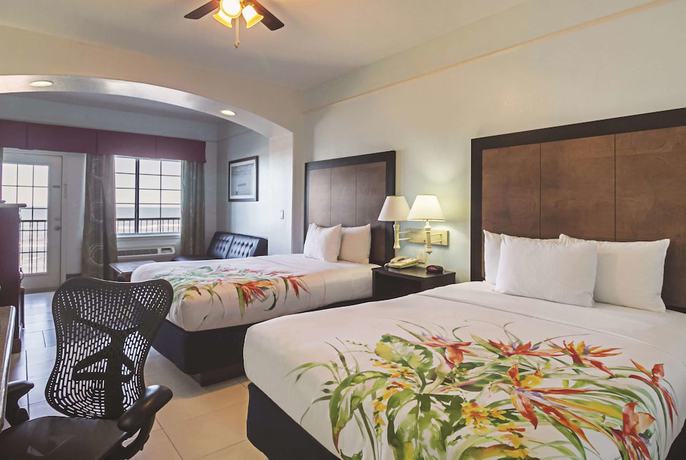 Imagen de la habitación del Hotel Sand Rose Beach Resort. Foto 5