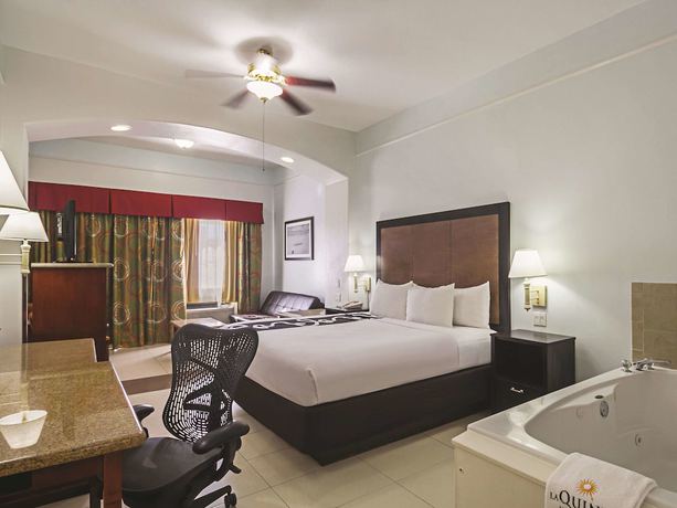 Imagen de la habitación del Hotel Sand Rose Beach Resort. Foto 6