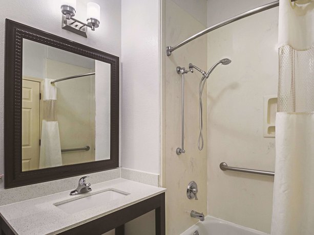 Imagen de la habitación del Hotel Sand Rose Beach Resort. Foto 7