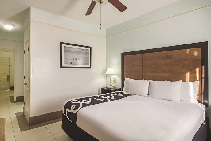 Imagen de la habitación del Hotel Sand Rose Beach Resort. Foto 9