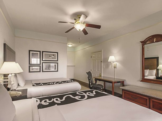 Imagen de la habitación del Hotel Sand Rose Beach Resort. Foto 10