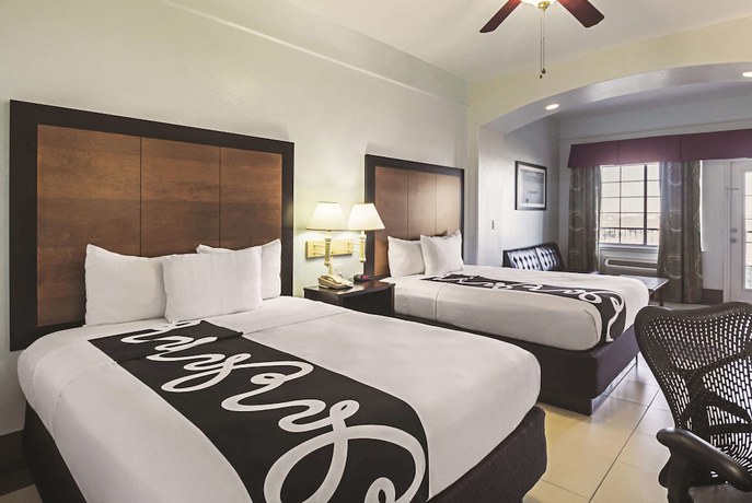 Imagen de la habitación del Hotel Sand Rose Beach Resort. Foto 11