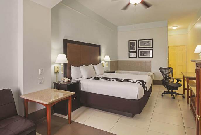Imagen de la habitación del Hotel Sand Rose Beach Resort. Foto 12