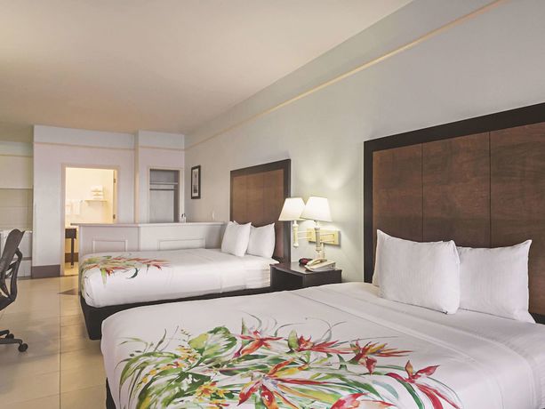 Imagen de la habitación del Hotel Sand Rose Beach Resort. Foto 14