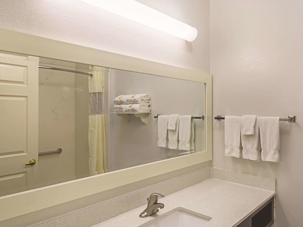 Imagen de la habitación del Hotel Sand Rose Beach Resort. Foto 17