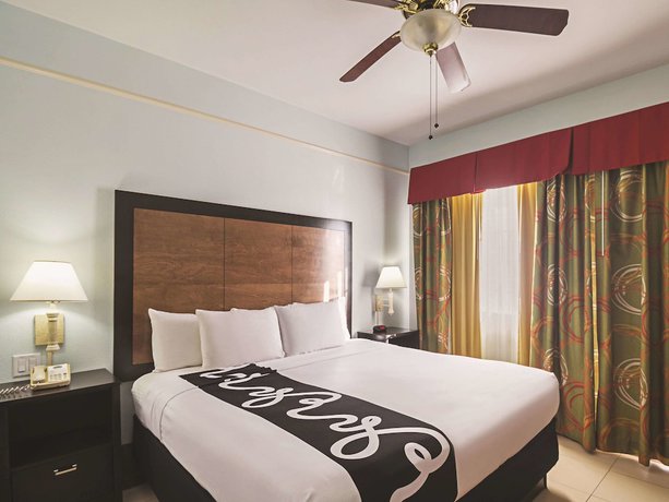 Imagen de la habitación del Hotel Sand Rose Beach Resort. Foto 18