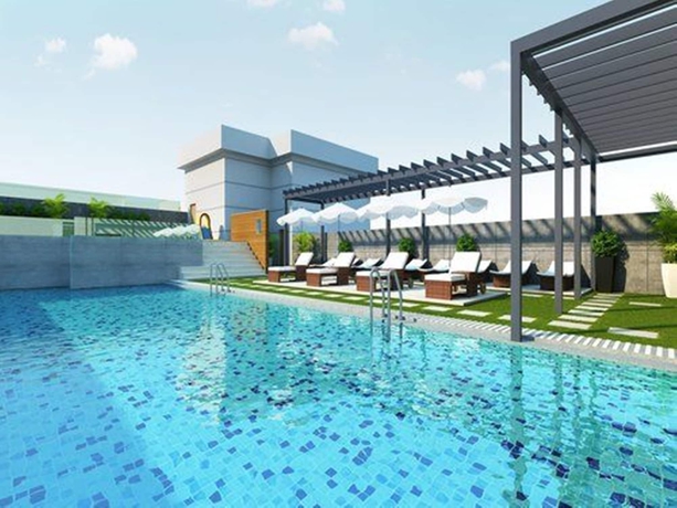 Imagen de la piscina del Hotel Sandal Suites Op. By Lemon Tree Hotels. Foto 18