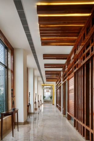 Imagen de los interiores del Hotel Sandal Suites Op. By Lemon Tree Hotels. Foto 7