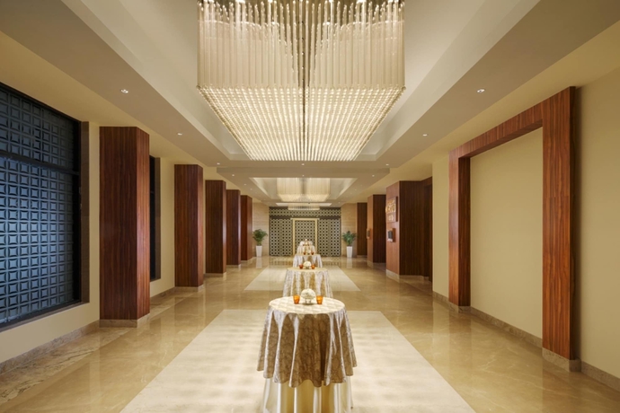 Imagen de los interiores del Hotel Sandal Suites Op. By Lemon Tree Hotels. Foto 8