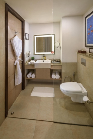 Imagen de la habitación del Hotel Sandal Suites Op. By Lemon Tree Hotels. Foto 6