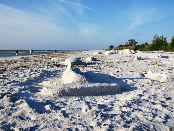 Imagen de los exteriores del Hotel Sandalfoot Beachfront Condominium. Foto 13
