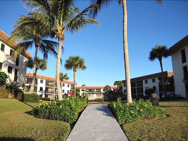 Imagen de los exteriores del Hotel Sandalfoot Beachfront Condominium. Foto 14