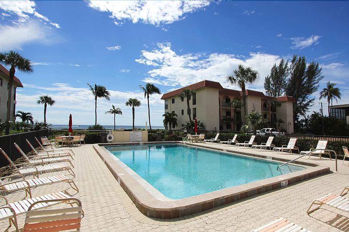Imagen de la piscina del Hotel Sandalfoot Beachfront Condominium. Foto 18