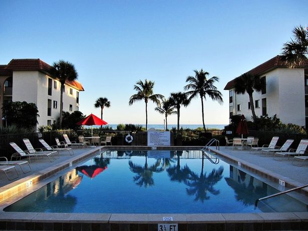 Imagen de la piscina del Hotel Sandalfoot Beachfront Condominium. Foto 20