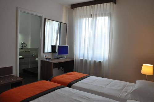 Imagen de la habitación del Hotel Sandalia. Foto 11