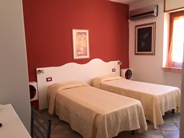 Imagen de la habitación del Hotel Sandalion. Foto 7