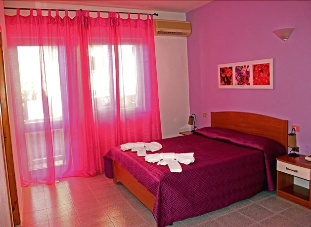 Imagen de la habitación del Hotel Sandalion. Foto 9