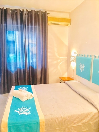 Imagen de la habitación del Hotel Sandalion. Foto 14