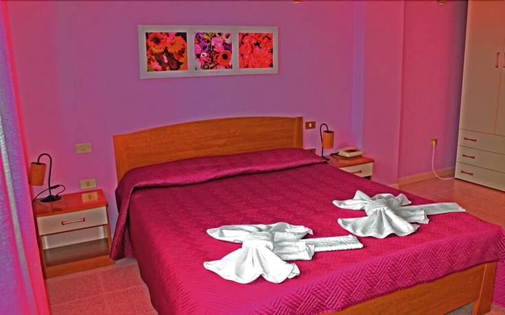 Imagen de la habitación del Hotel Sandalion. Foto 16