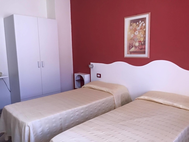 Imagen de la habitación del Hotel Sandalion. Foto 17