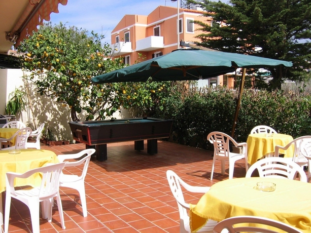Imagen de los exteriores del Hotel Sandalion. Foto 19