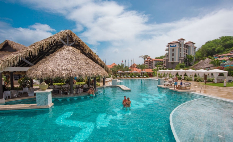 Imagen de la piscina del Hotel Sandals Grenada - All Inclusive Couples Only. Foto 12