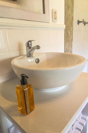 Imagen de la habitación del Hotel Sandals Guest House. Foto 9