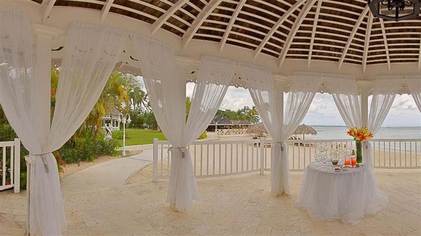 Imagen de los exteriores del Hotel Sandals Negril - All Inclusive Couples Only. Foto 9