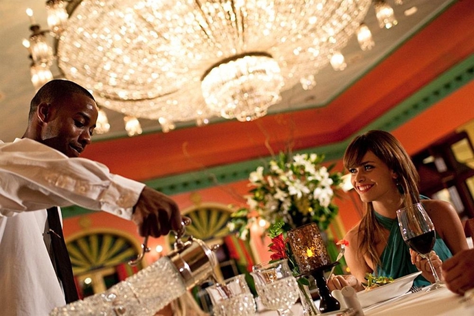 Imagen del bar/restaurante del Hotel Sandals Royal Bahamian - All Inclusive Couples Only. Foto 5