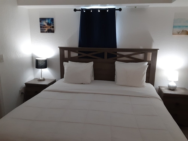 Imagen de la habitación del Hotel Sandalwood Beach Resort. Foto 5