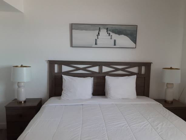 Imagen de la habitación del Hotel Sandalwood Beach Resort. Foto 8