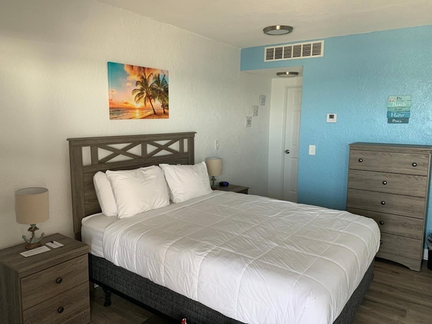 Imagen de la habitación del Hotel Sandalwood Beach Resort. Foto 13