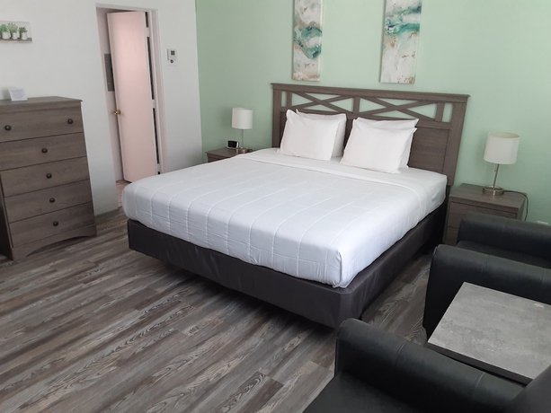 Imagen de la habitación del Hotel Sandalwood Beach Resort. Foto 17