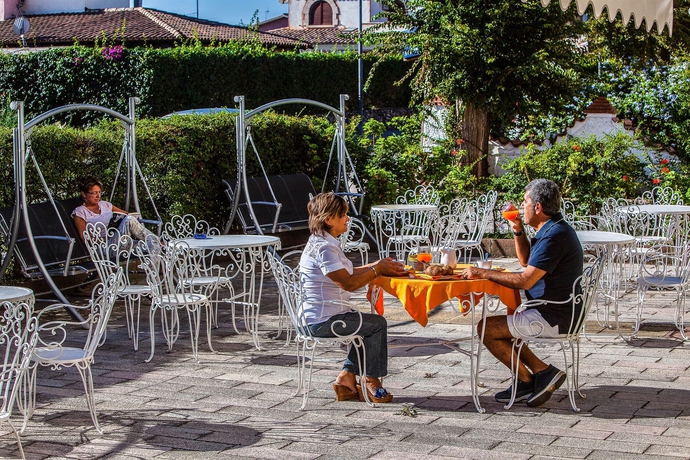 Imagen del bar/restaurante del Hotel Sandalyon. Foto 3