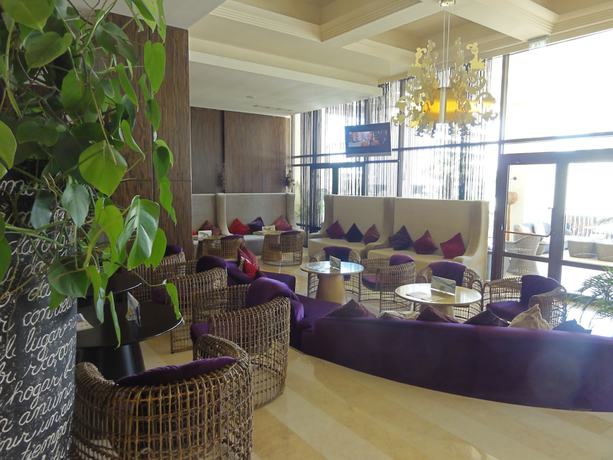 Imagen del bar/restaurante del Hotel Sandapart Royal Beach Apartments. Foto 2
