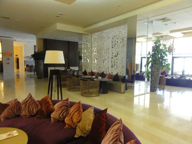 Imagen del bar/restaurante del Hotel Sandapart Royal Beach Apartments. Foto 3