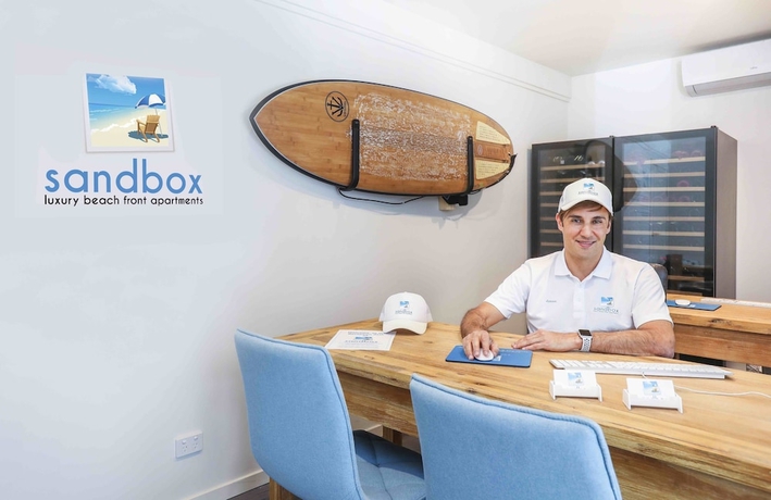 Imagen de los interiores del Hotel Sandbox Luxury Beach Front Apartments. Foto 19