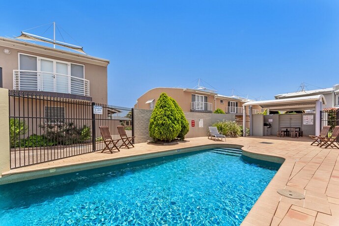 Imagen de la piscina del Hotel Sandcastles Unit 7 - Fingal Bay. Foto 19