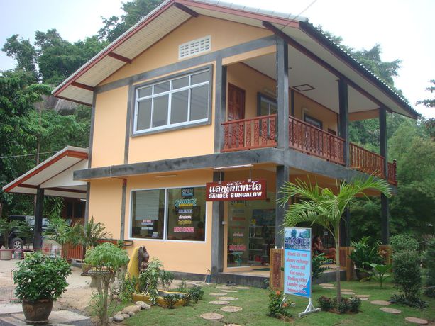 Imagen de los interiores del Hotel Sandee Bungalows. Foto 4