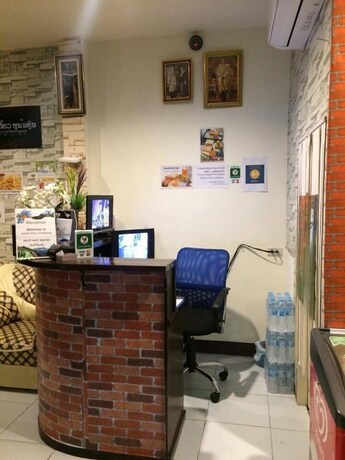 Imagen de los interiores del Hotel Sandee Place Chomthong. Foto 36