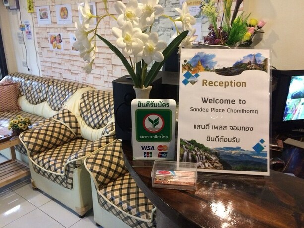 Imagen de los interiores del Hotel Sandee Place Chomthong. Foto 37