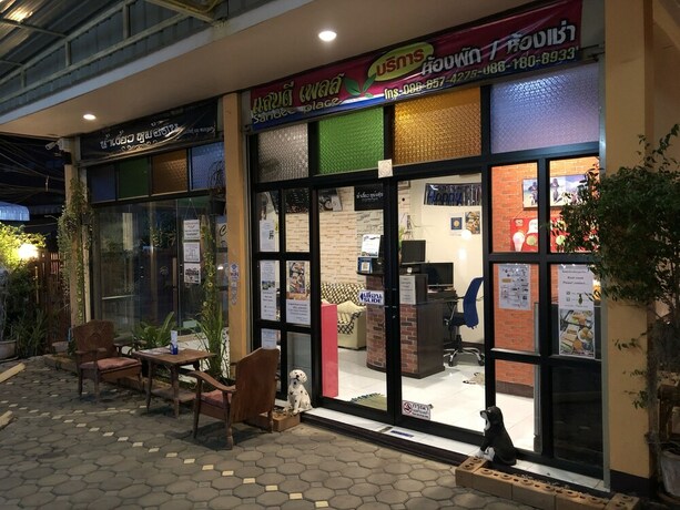 Imagen de los interiores del Hotel Sandee Place Chomthong. Foto 39