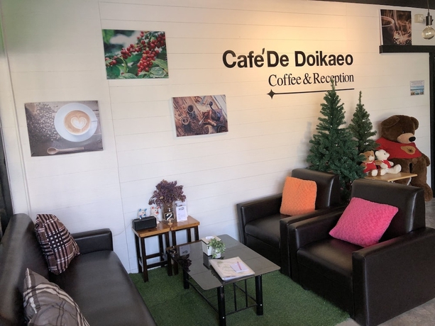 Imagen de los interiores del Hotel Sandee Place Mountain View Chomthong. Foto 19