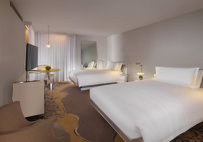 Imagen de la habitación del Hotel Sanderson. Foto 15