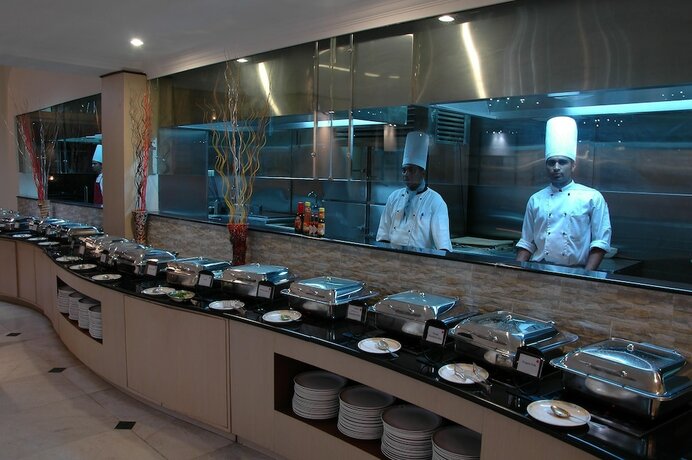 Imagen del bar/restaurante del Hotel Sandesh The Prince. Foto 11